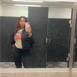 Meet your Posher, Adara